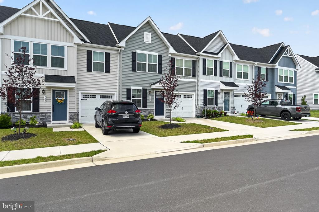 120 MAURY WAY