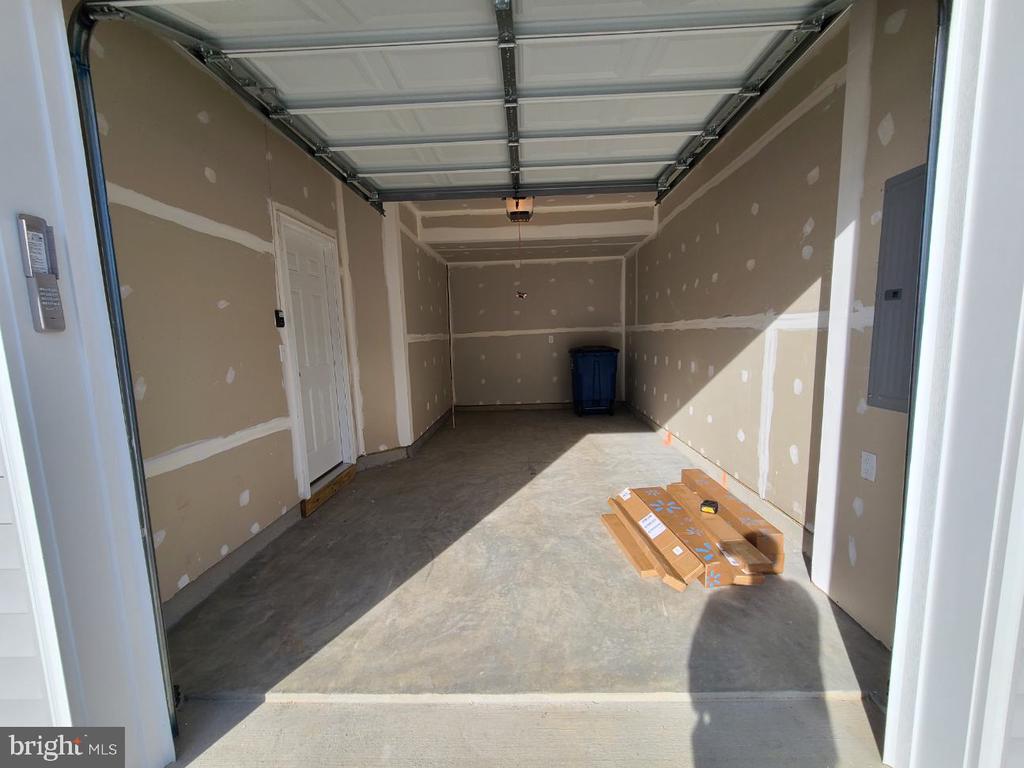 108 ALDERMAN WAY