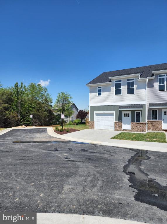 111 CORALYROSE COURT