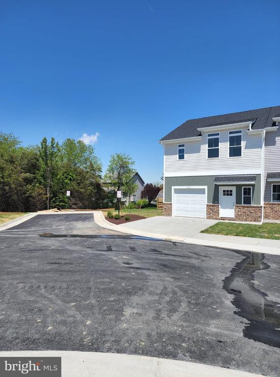 111 CORALYROSE COURT