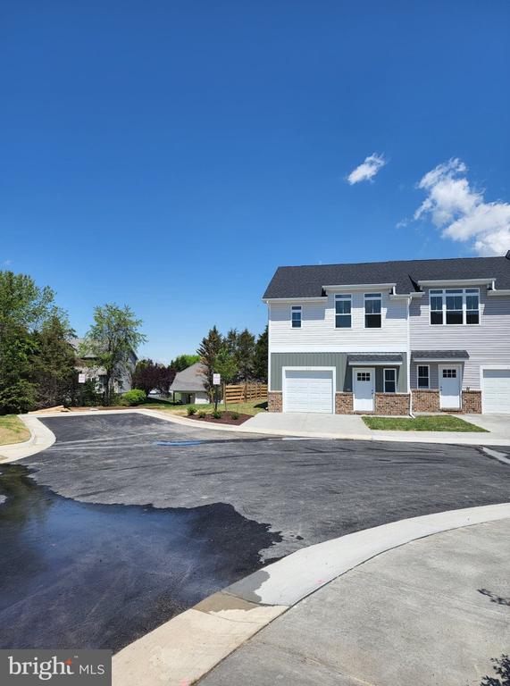 111 CORALYROSE COURT
