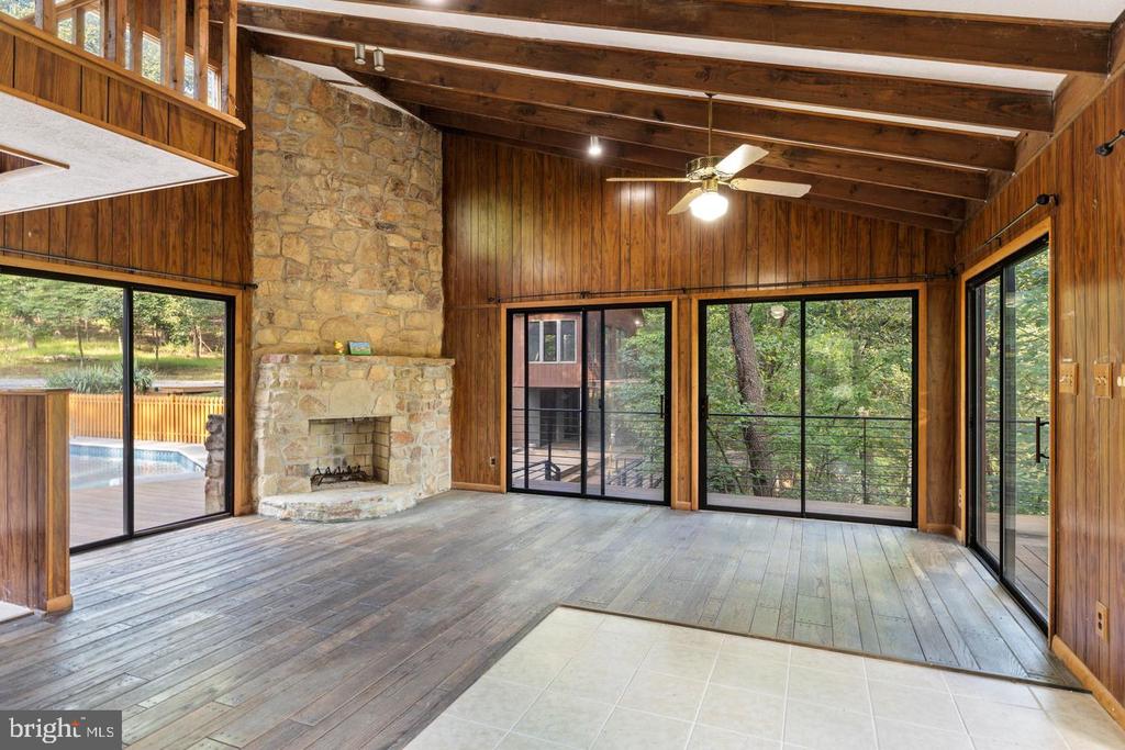 274 THREE OAKS DRIVE
