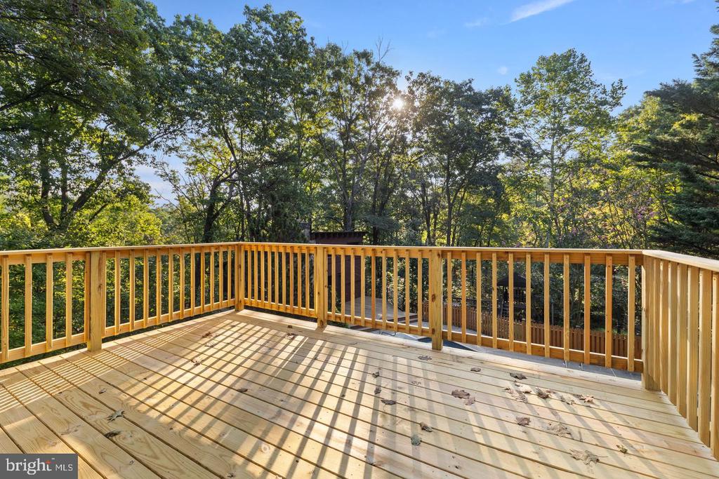 274 THREE OAKS DRIVE
