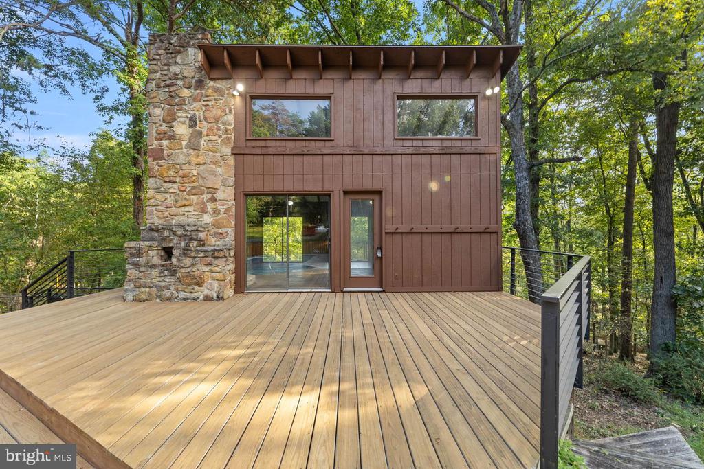 274 THREE OAKS DRIVE
