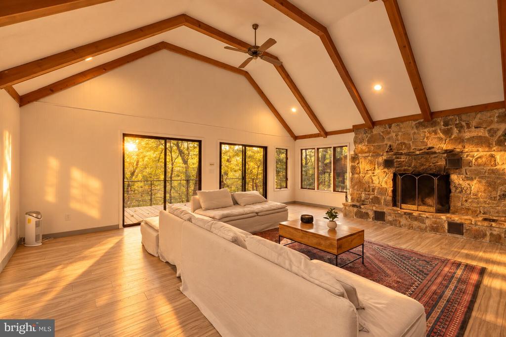 274 THREE OAKS DRIVE