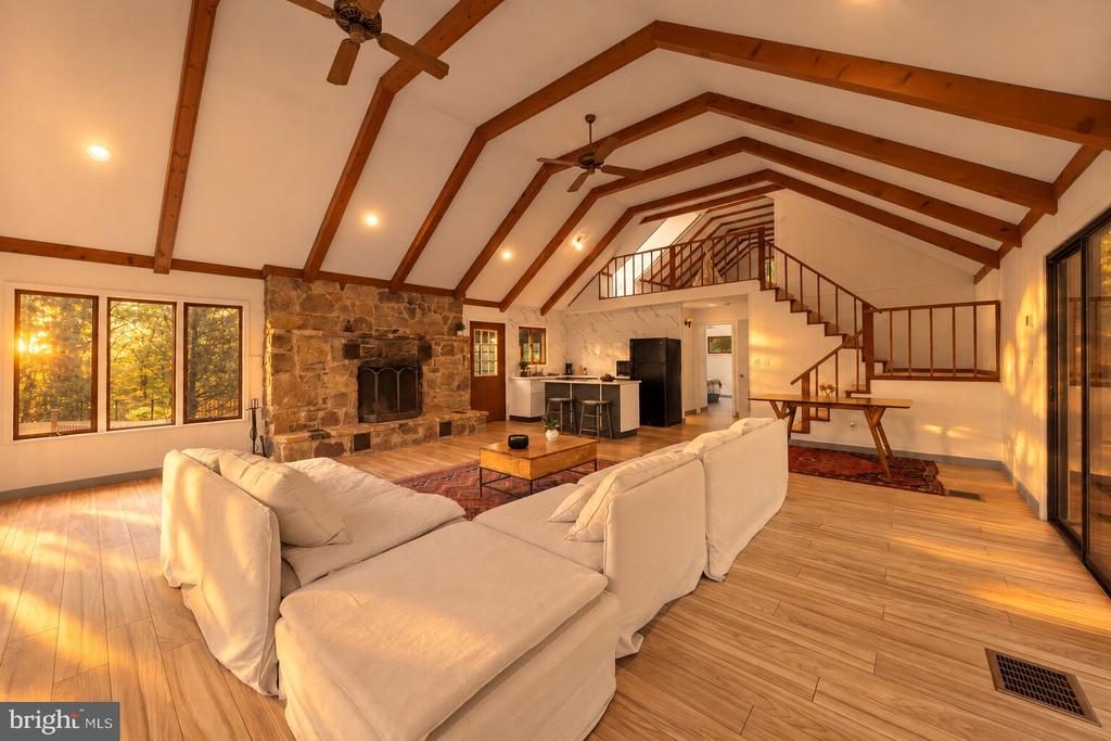 274 THREE OAKS DRIVE