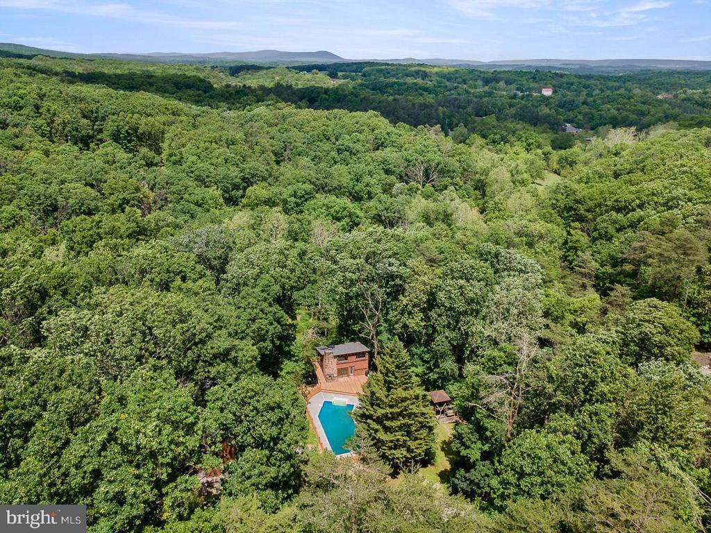 274 THREE OAKS DRIVE