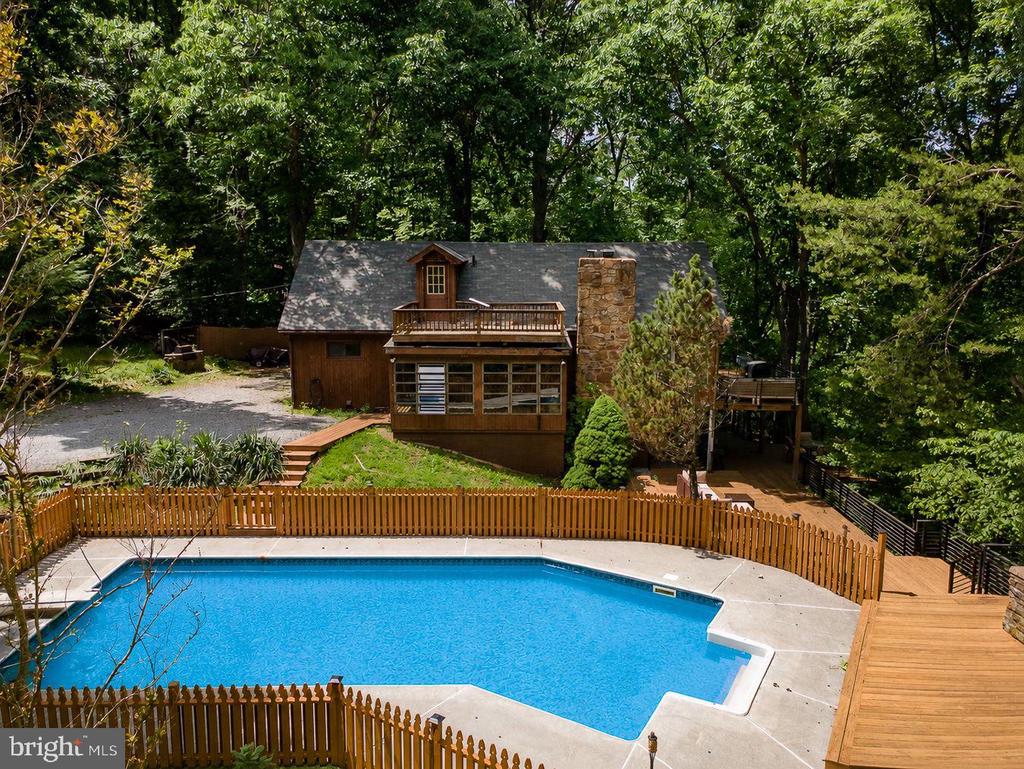 274 THREE OAKS DRIVE