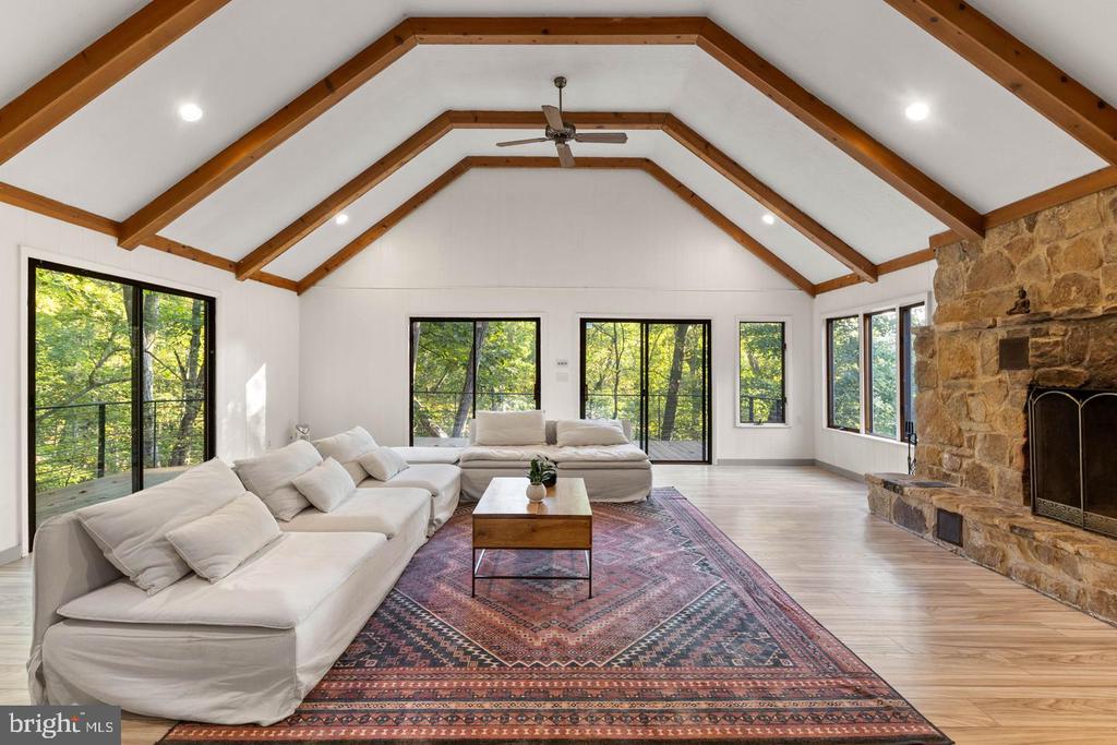 274 THREE OAKS DRIVE