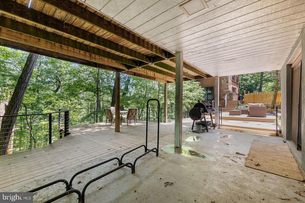 274 THREE OAKS DRIVE