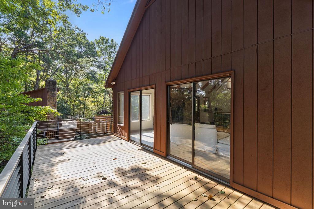 274 THREE OAKS DRIVE