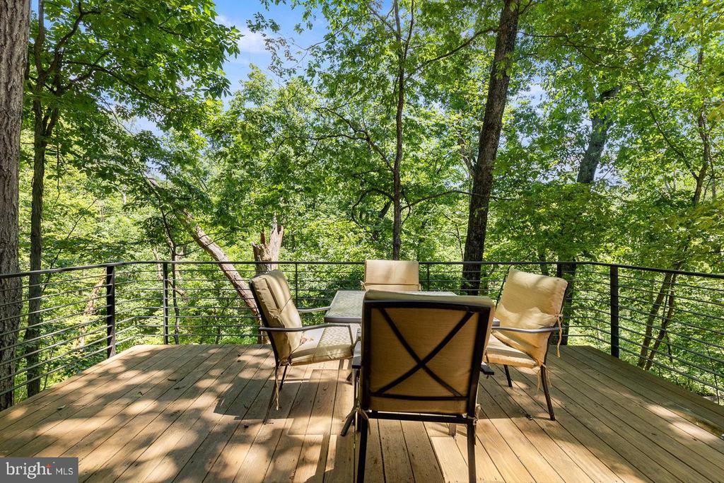 274 THREE OAKS DRIVE