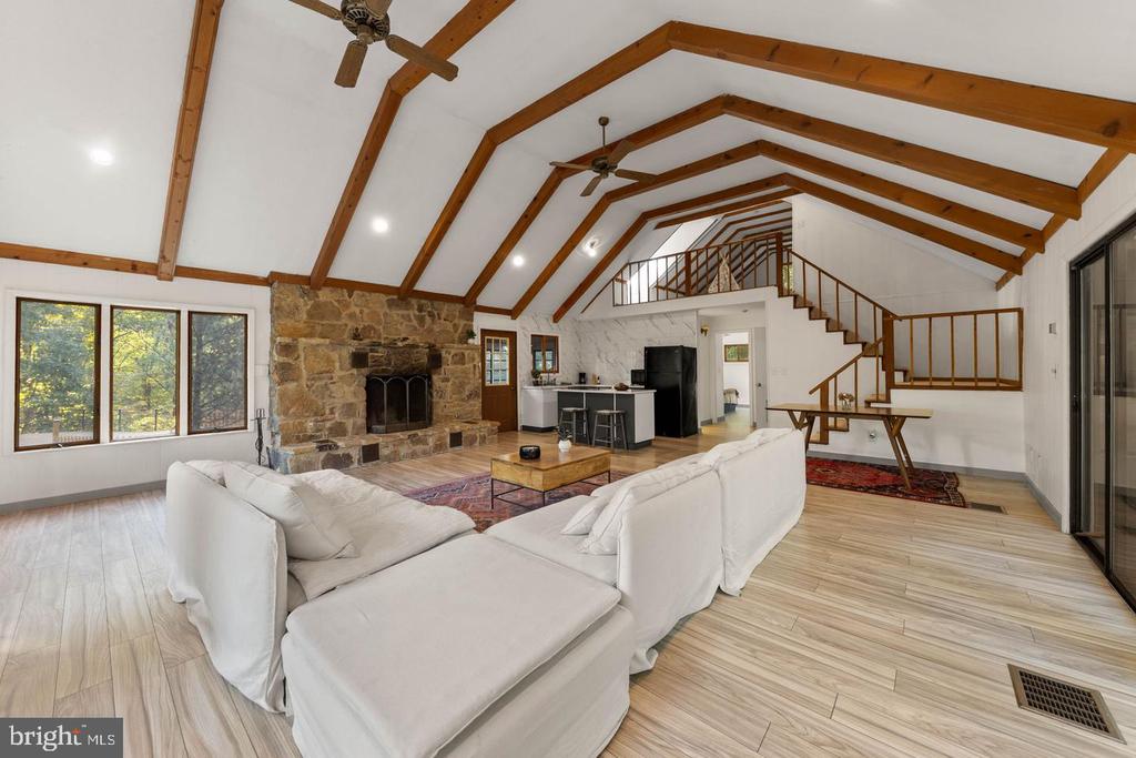 274 THREE OAKS DRIVE