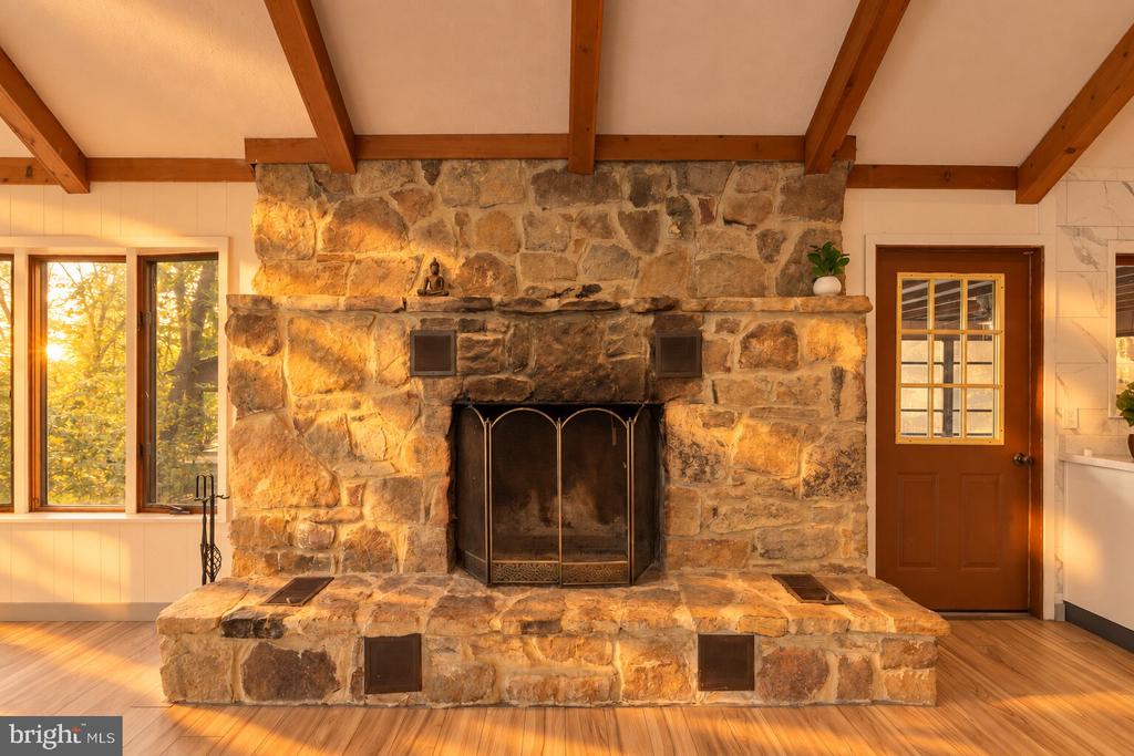 274 THREE OAKS DRIVE