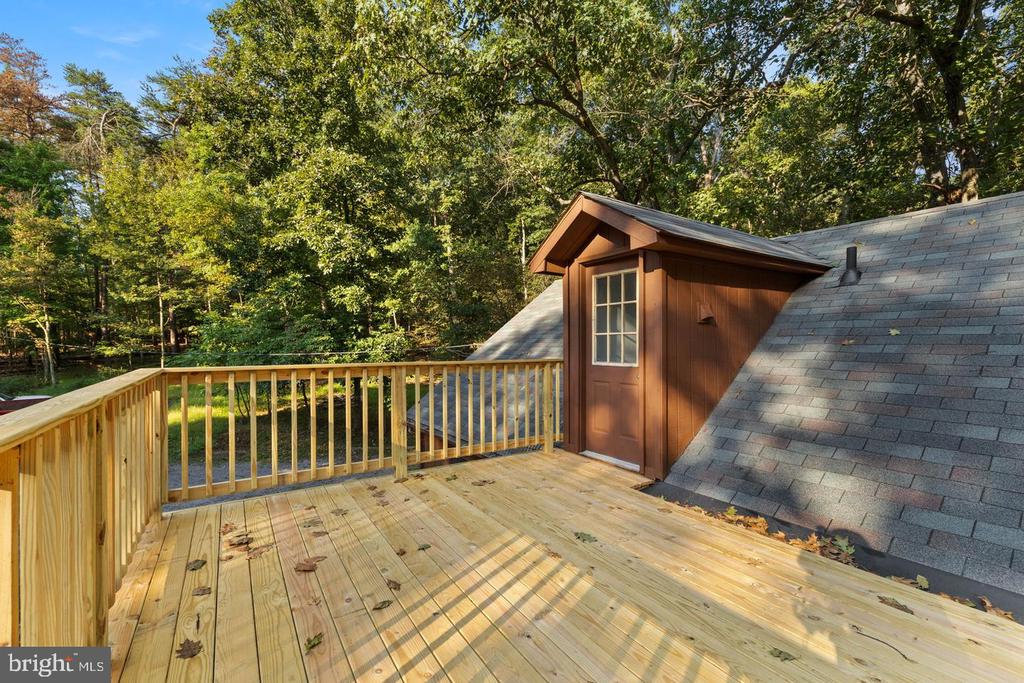 274 THREE OAKS DRIVE