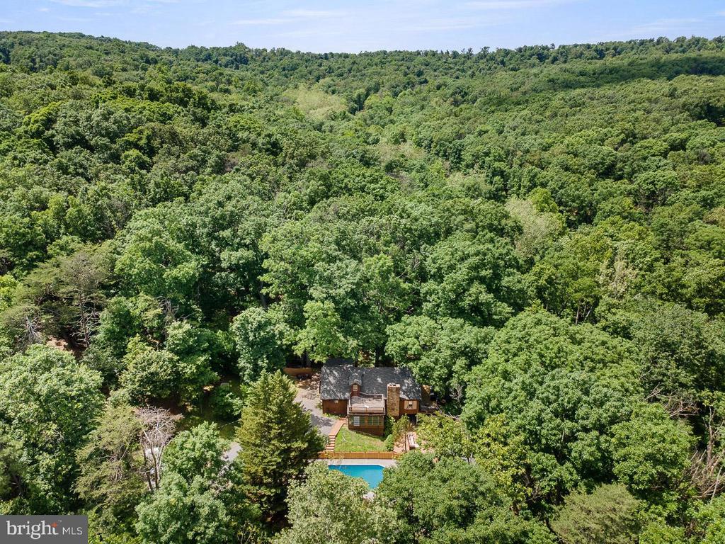 274 THREE OAKS DRIVE