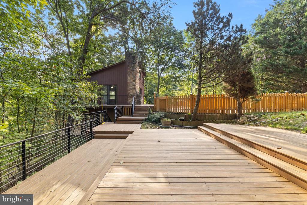 274 THREE OAKS DRIVE