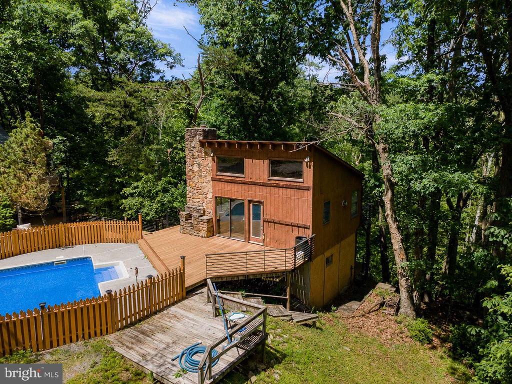 274 THREE OAKS DRIVE