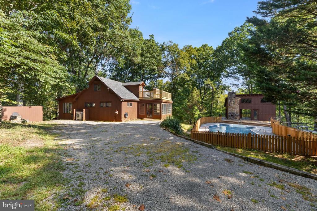 274 THREE OAKS DRIVE