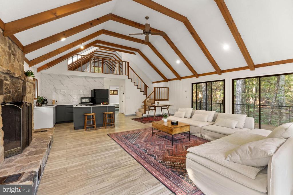 274 THREE OAKS DRIVE