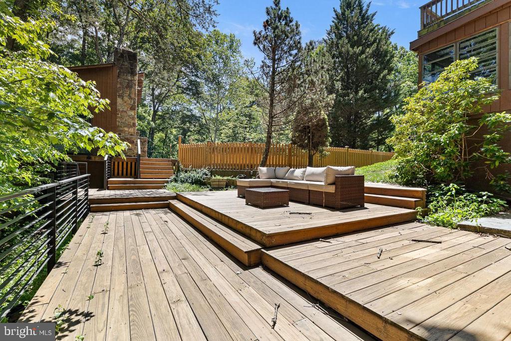 274 THREE OAKS DRIVE