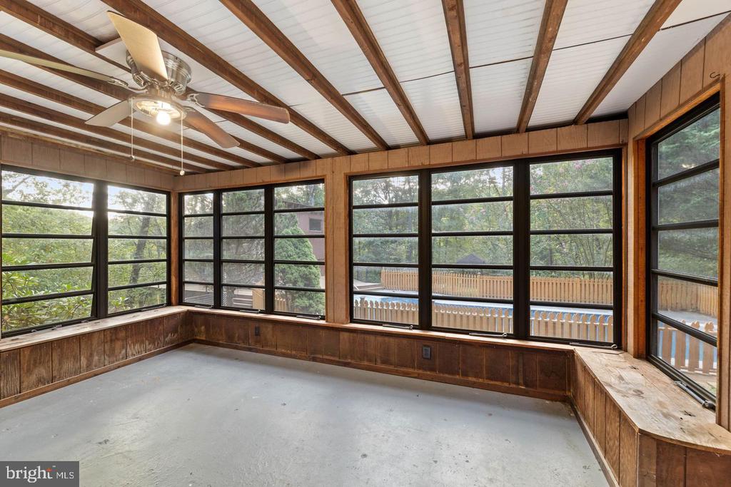 274 THREE OAKS DRIVE
