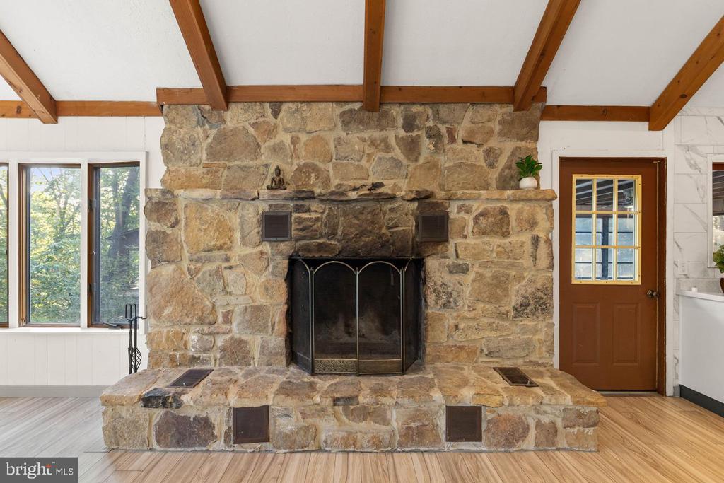 274 THREE OAKS DRIVE