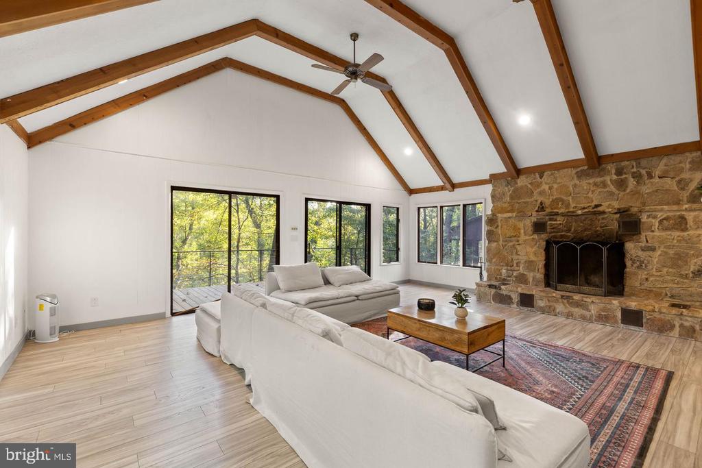 274 THREE OAKS DRIVE