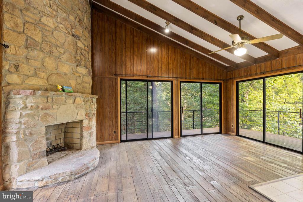 274 THREE OAKS DRIVE