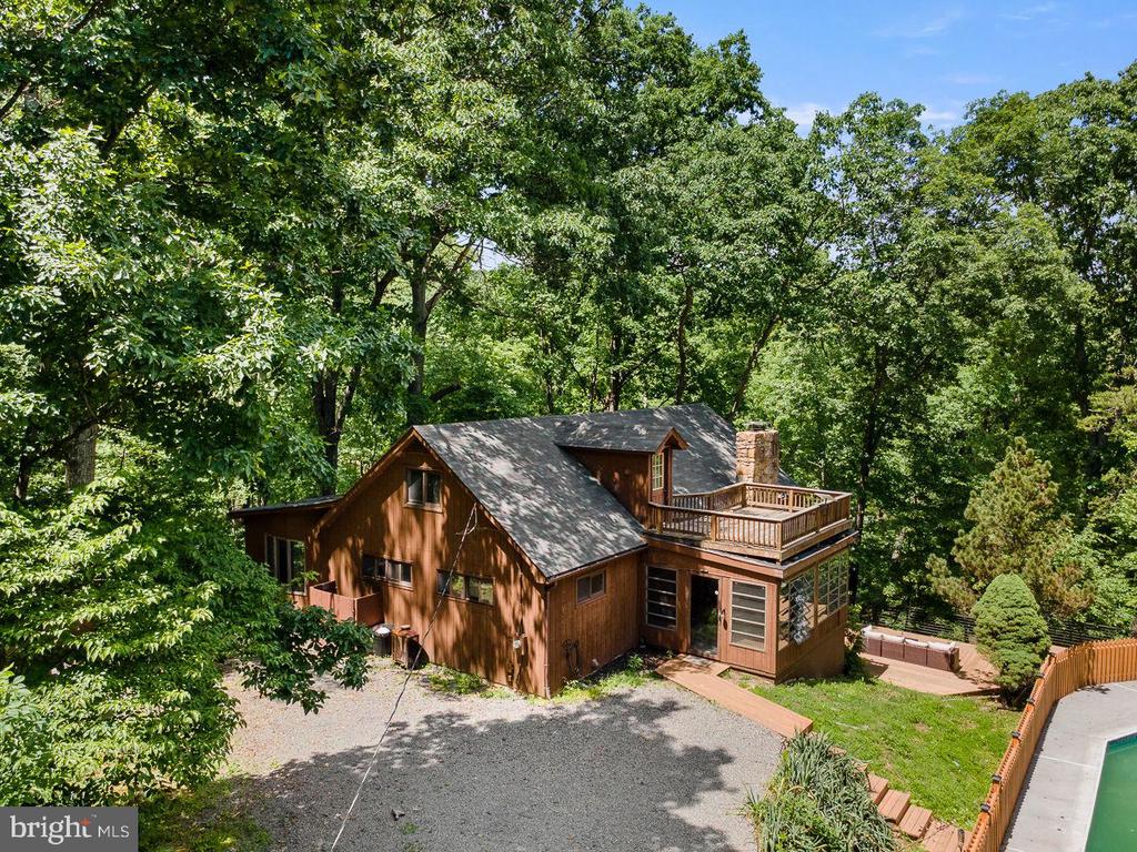 274 THREE OAKS DRIVE