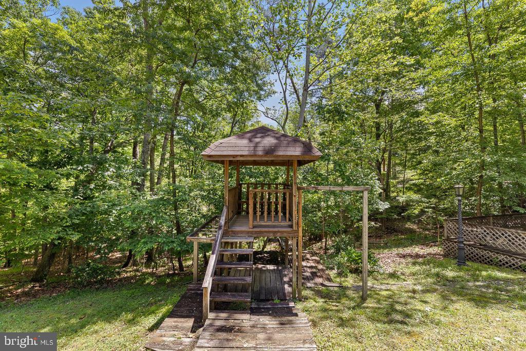 274 THREE OAKS DRIVE