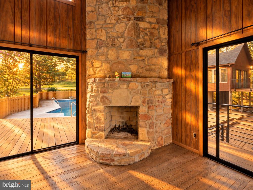 274 THREE OAKS DRIVE
