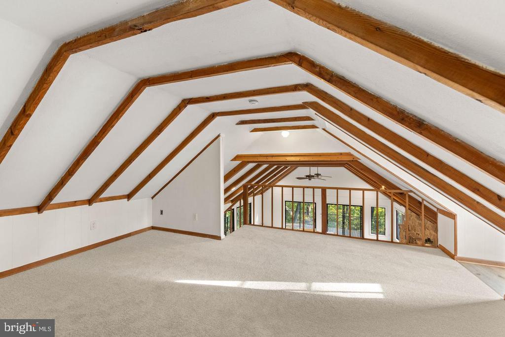 274 THREE OAKS DRIVE