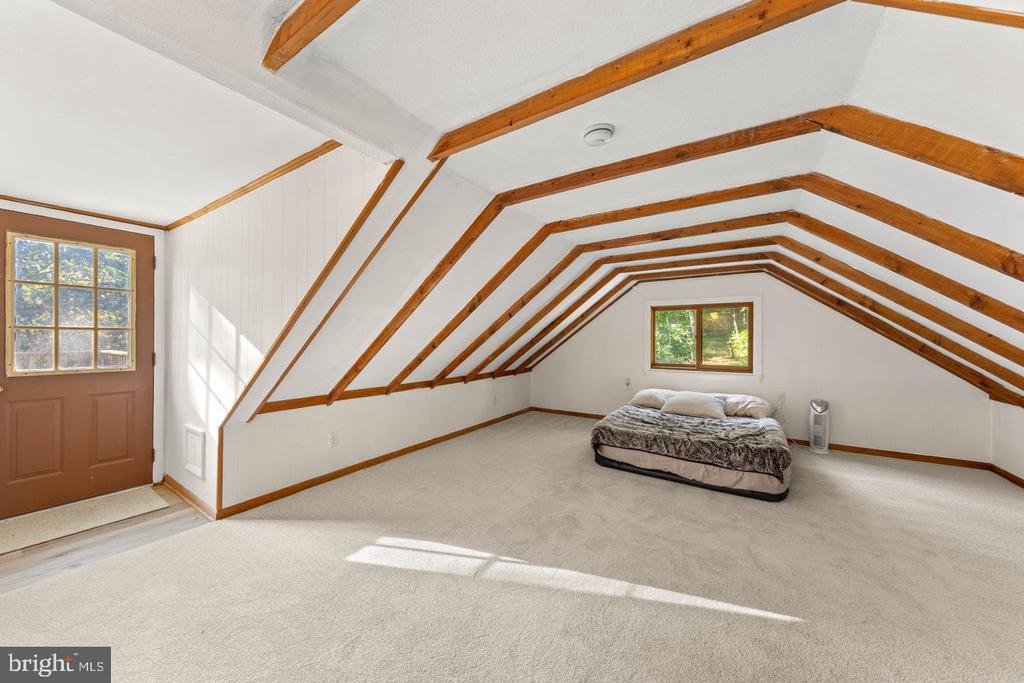 274 THREE OAKS DRIVE