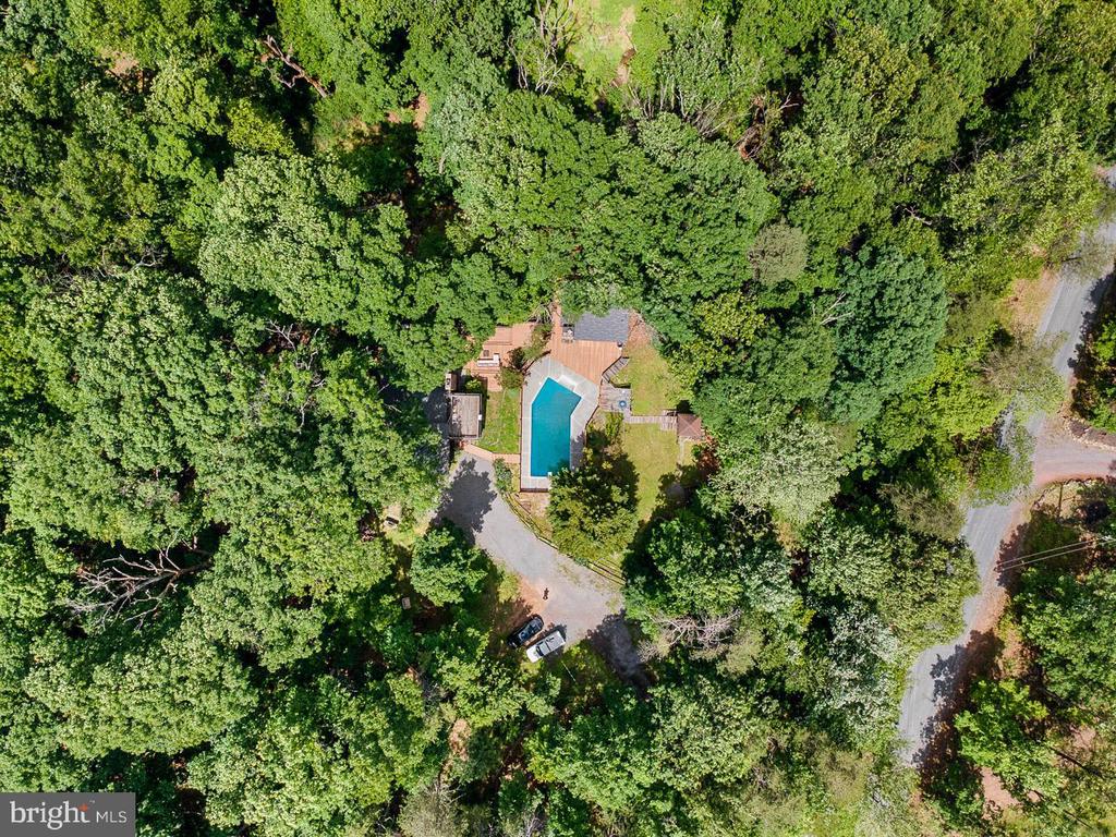 274 THREE OAKS DRIVE