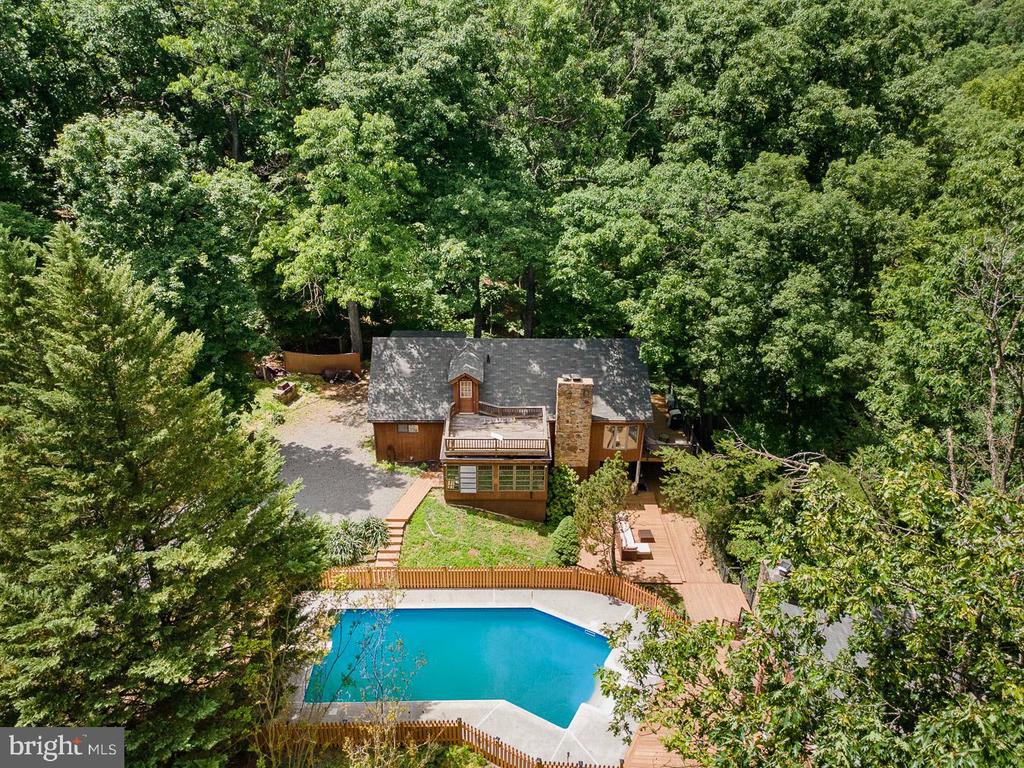 274 THREE OAKS DRIVE
