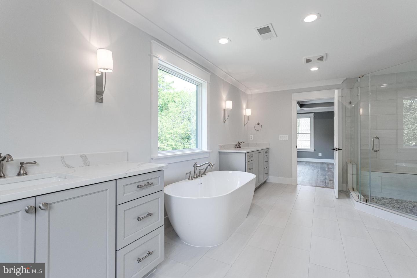 302 JADE COURT NW