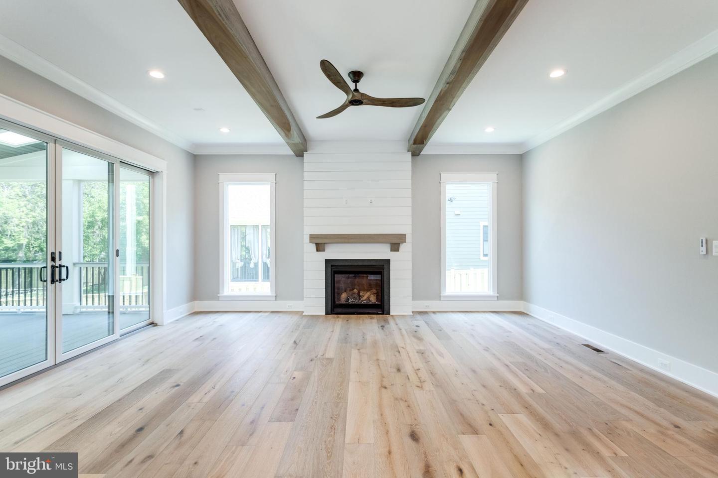 302 JADE COURT NW