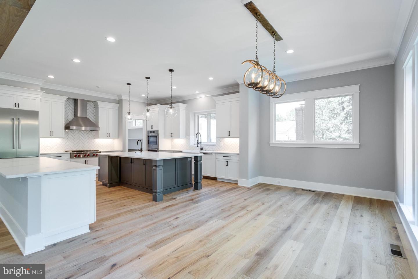 302 JADE COURT NW