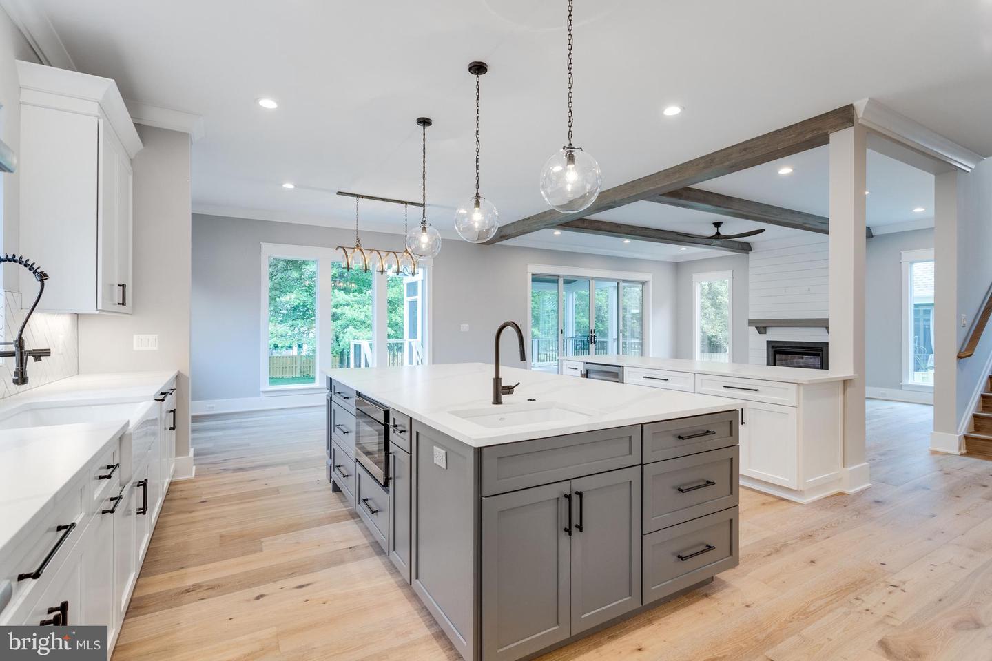 302 JADE COURT NW