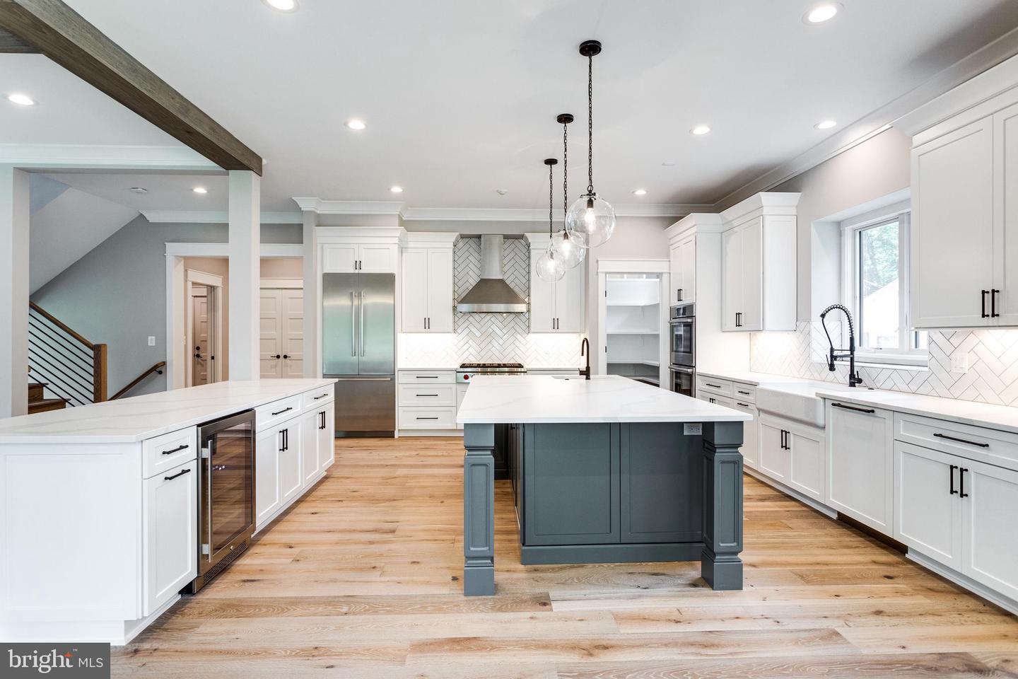 302 JADE COURT NW
