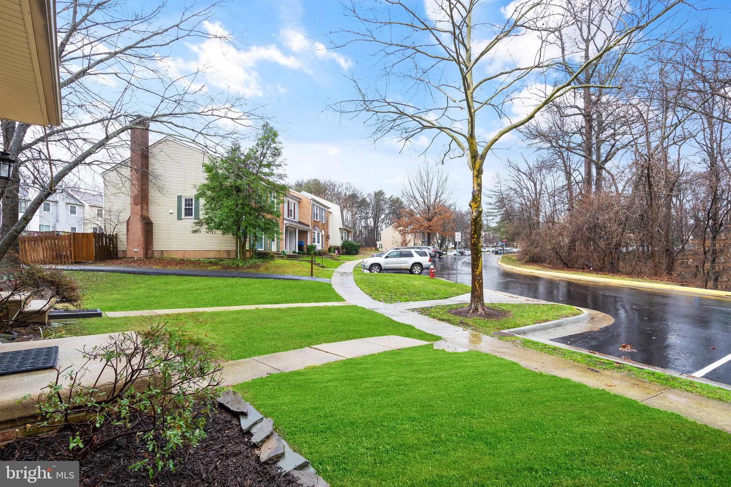 5853 ROCKDALE COURT