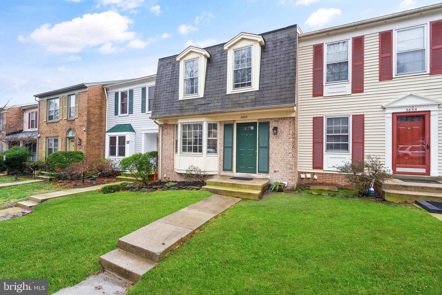 5853 ROCKDALE COURT