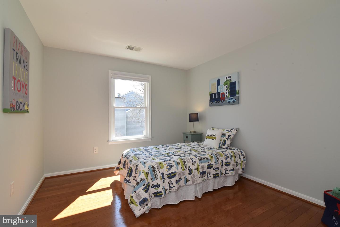 1548 KINGSTREAM CIRCLE