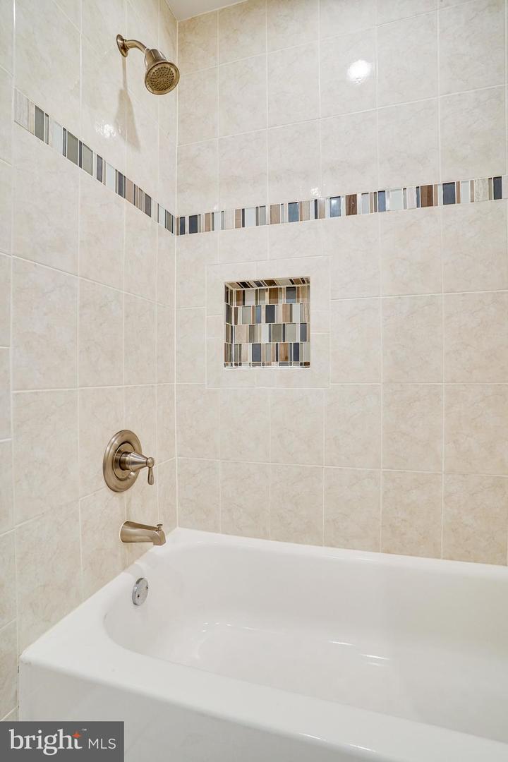 7501 BALLYSHANNON COURT