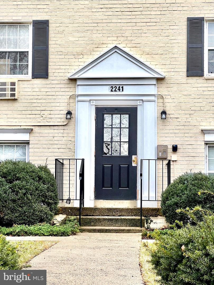 2241 FARRINGTON AVENUE Unit: 303