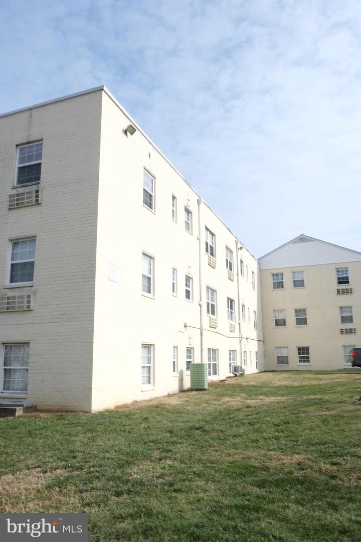 2241 FARRINGTON AVENUE Unit: 303