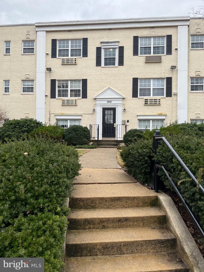 2241 FARRINGTON AVENUE Unit: 303