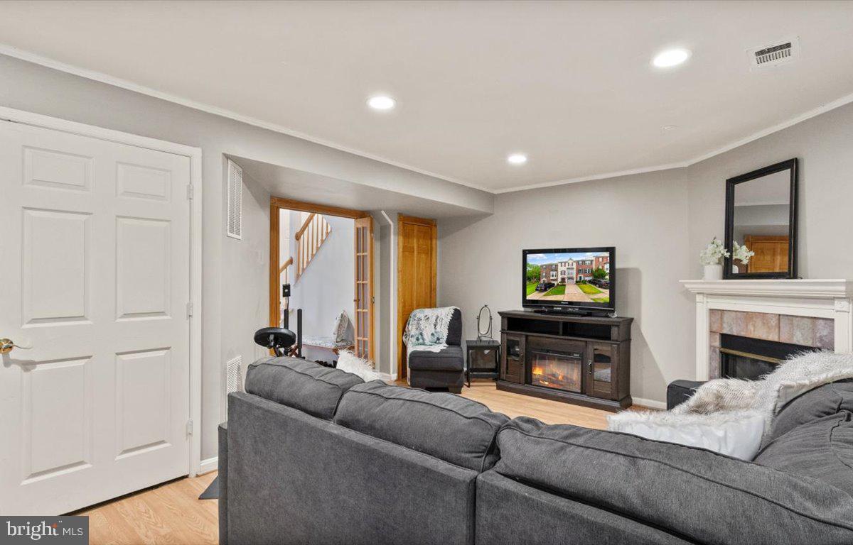 5554 JOWETT COURT