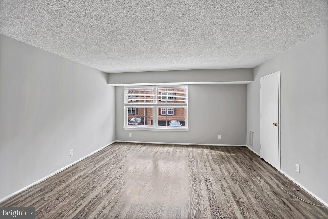 7700 TREMAYNE Unit: 102